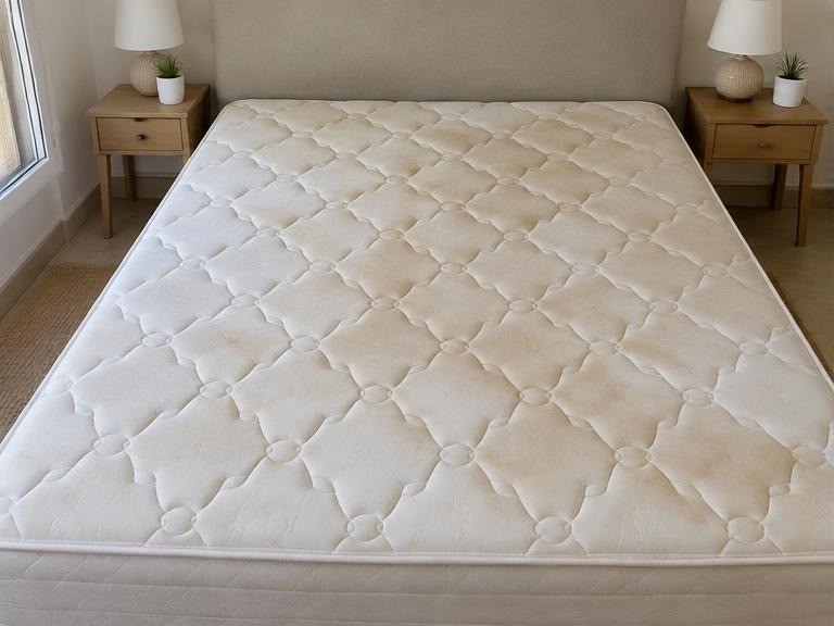 Nettoyage de matelas — Avant